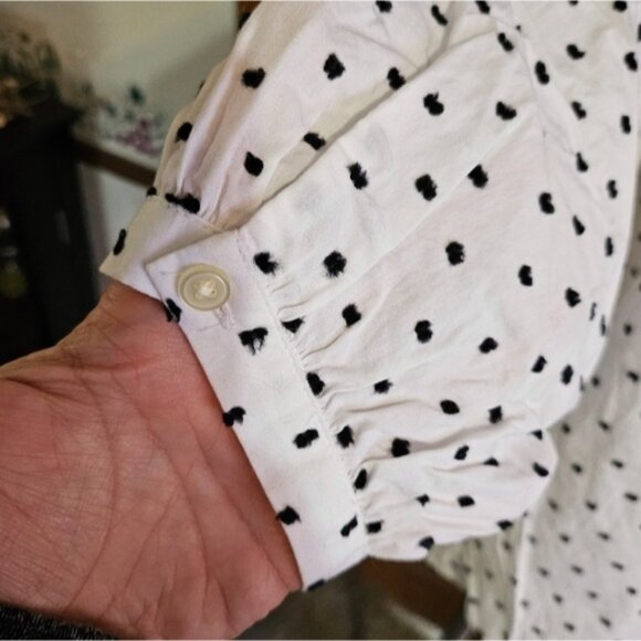 Loft Cold Shoulder Textured Polka dot top Black & White Size S - Picture 7 of 11